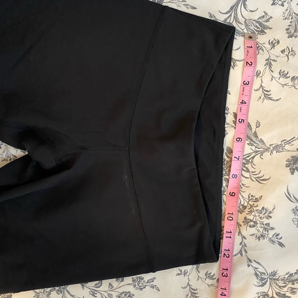Lululemon mid-rise Black legging 25’ cropped - Picture 4 of 5